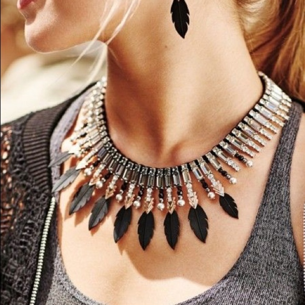 Stella Dot Raven sample statement necklace NEW